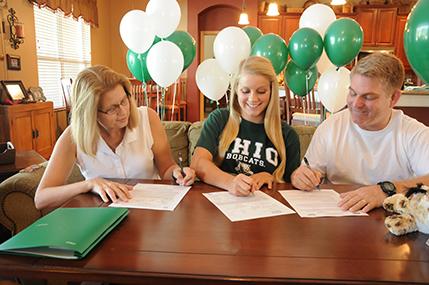 Senior Kelsey Hahn commits to swimming at Ohio University with parents. 