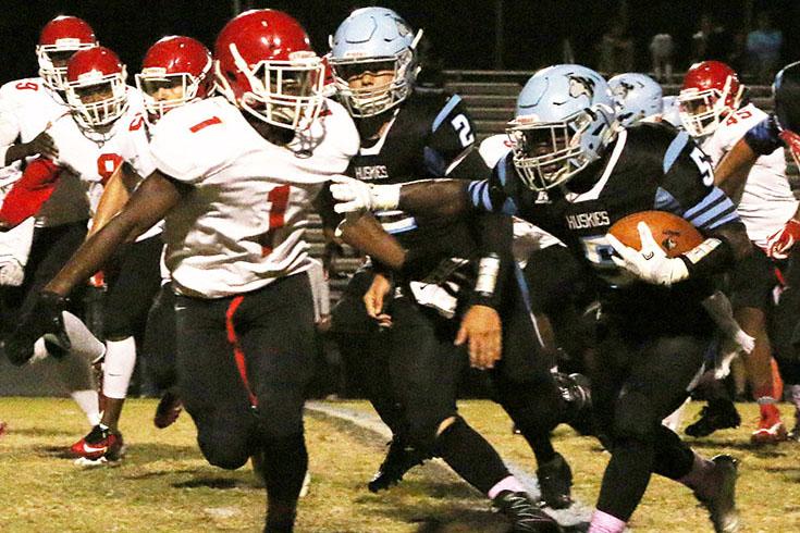 Running back Tony Felix carries the ball in the 51-0 win against Edgewater on Friday, Oct. 28. Felix and two other running backs, Tavis Thompson and Leo Gomez, each scored a touchdown in the game. 