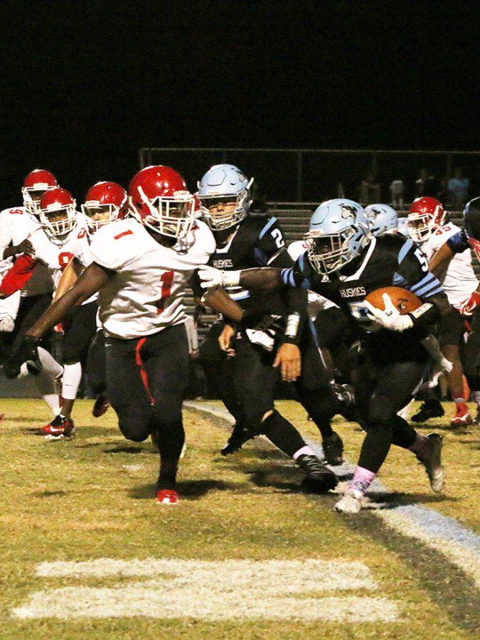 Running back Tony Felix carries the ball in the 51-0 win against Edgewater on Friday, Oct. 28. Felix and two other running backs, Tavis Thompson and Leo Gomez, each scored a touchdown in the game. 