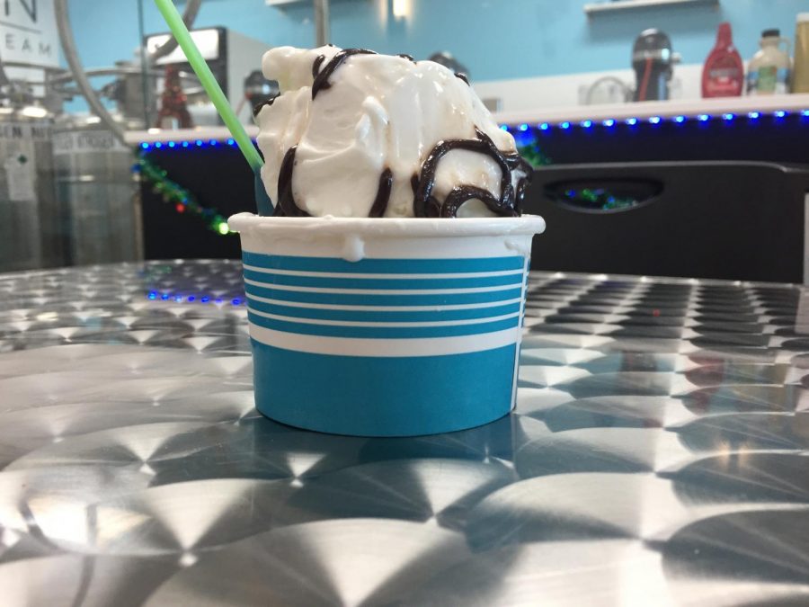 Frozen Nitrogen offers many options, including ice cream and frozen yogurt. They also offer many toppings such as a chocolate drizzle. 
