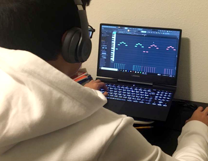Sitting+at+his+desk+mixing+a+beat%2C+freshman+Kendrick+Leoncio+works+on+producing+his+own+sound.+He+tried+to+find+the+right+combinations+of+sounds+to+improve+his+music.