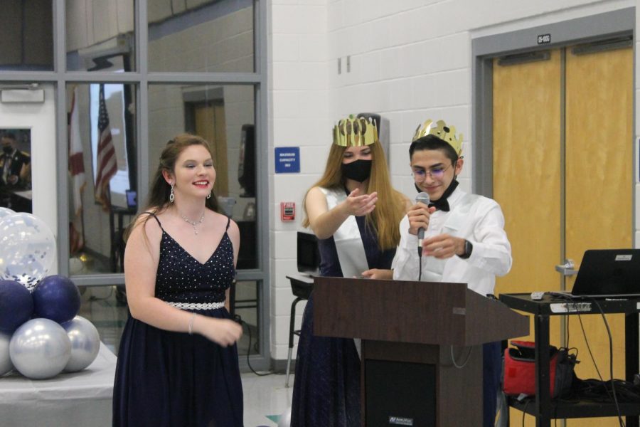 Juniors+Julia+Cioca+and+Andrew+Collazo-Borges+announce+winners+for+the+ROTC+raffle+at+their+banquet+on+April+23.+Masks+were+worn+when+not+presenting+during+the+banquet.