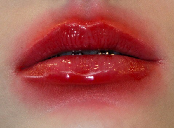 Lollipop lips prove to be both outside of the box and outside of the lip line.
