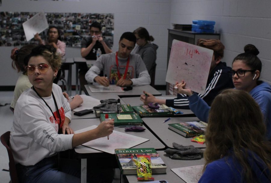 In Law Studies II, students do an activity regarding the amendments to the Constitution on whiteboards. 