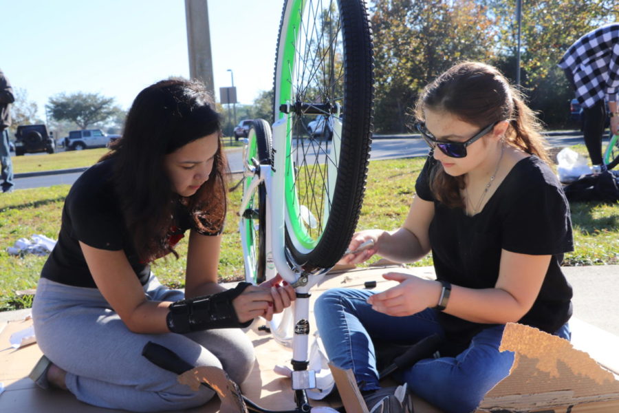 Seniors Isabella Ramos and Jessica McGregor put together a bike for Bikes for Best. Both the young republicans and young democrats helped build the 50 bikes.