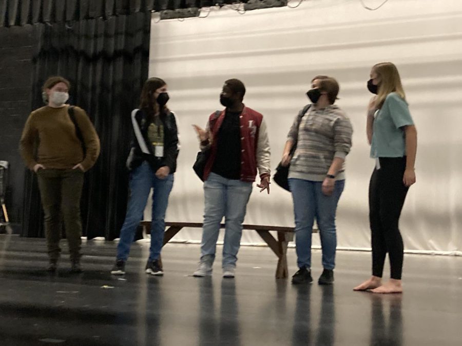 The cast of After the End rehearses the scene when Reed (Jamason Belgrave) introduces Nora (Mackenzie Allis) to the friend group in a flashback. The cast (from left to right) consists of juniors Haley Reilly as Zachary, Hannah Kuerbitz as Brooke, Jamason Belgrave as Reed, Kelsey Worthy as Caleb, and Mackenzie Allis as Nora.