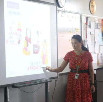 Zhenzhen Zhangs fifth period class consists of Chinese III, Chinese IV and AP Chinese. As students found passion for Chinese, the program has grown to help them expand their knowledge.