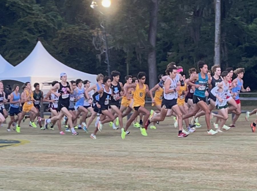 The+boys%E2%80%99+cross+country+team+begins+the+Elite+division+race+at+the+FSU+Invitational+in+Tallahassee.+Junior+Jonathan+Leon+finished+in+11th+place+and+set+a+new+city+of+Oviedo+record+at+the+meet.