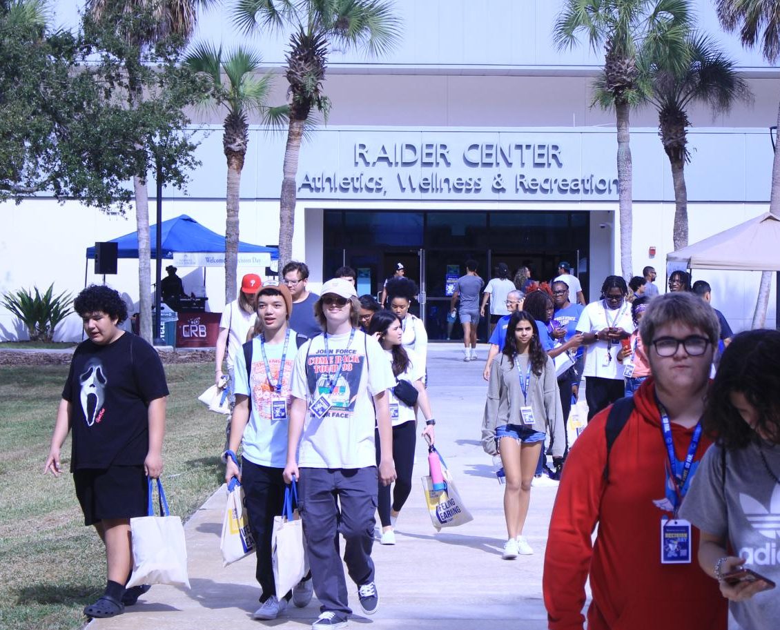 Seniors tour Seminole State College for Decision Day. They took tours and visited informational tents during the half-day trip. 