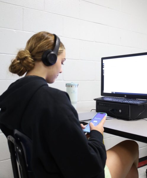 Sophomore Julia Wood playing the game block blast instead of paying attention in class. Students often use games when their bored in class but it can often be a distraction.