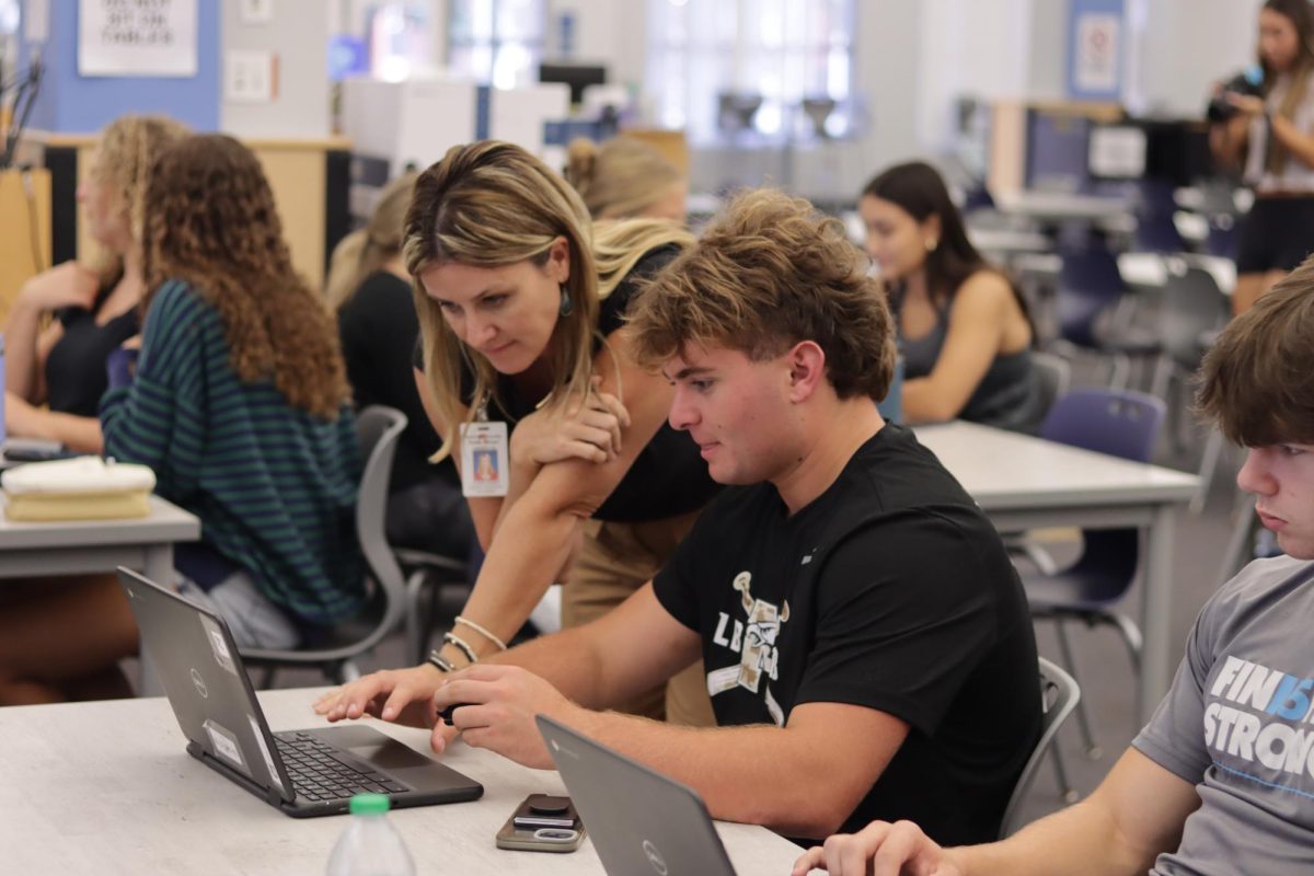 College and career counselor Andrea Fuhrer helps senior Kyle Galarza apply to colleges at college app-alooza. Fuhrer plans to hold more events like this through Elevate. Photo by Syunta Fukunaga