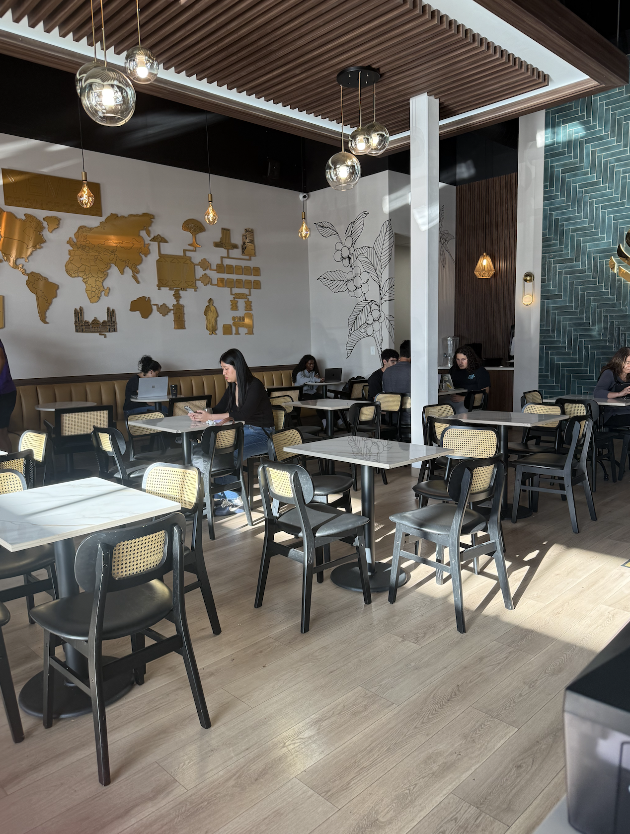 Good lighting, good eats, and an even better study session!