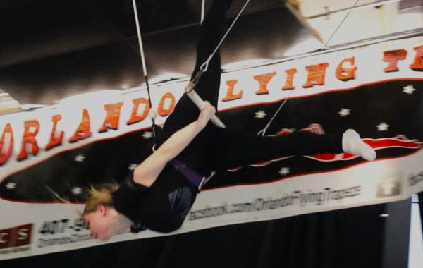 Holly Tries It: Flying trapeze