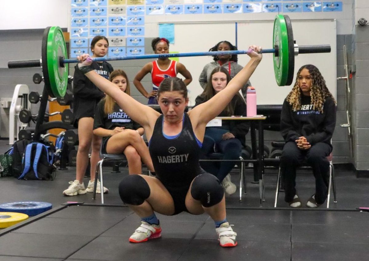 Senior Sadie Lidner performs the snatch. Lidner participated in the 115-pound, 120-pound and 125-pound weight class. Photo by Ambar Regalado