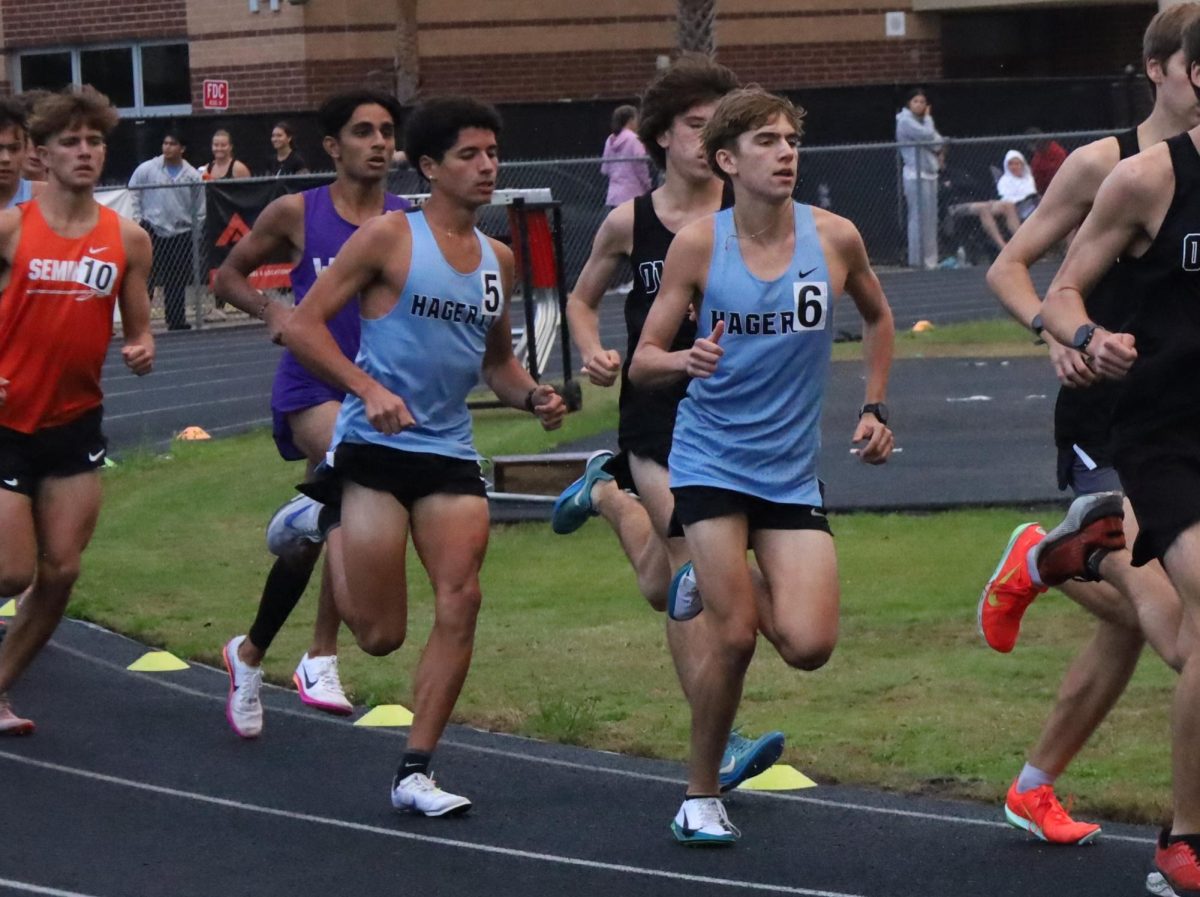 Senior Ricardo Hernandez and sophomore Nate Winslow run the 1600m at the Seminole Athletic Conference. Hernandez and Winslow took fifth and seventh respectively in the race.